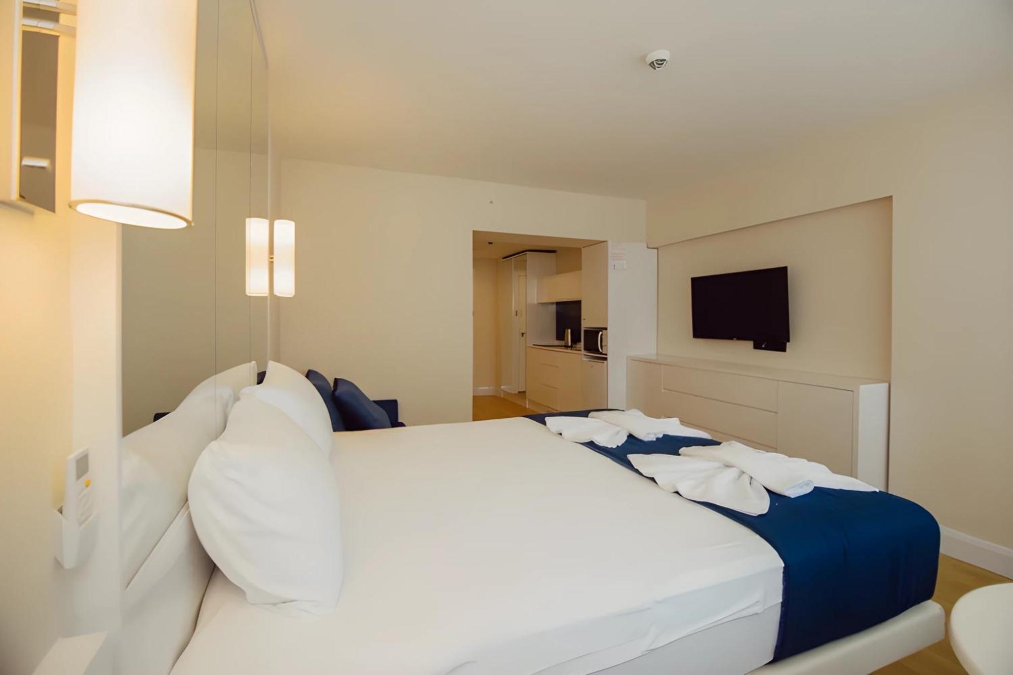 Suites Orbi City Aparthotel Batoemi Buitenkant foto