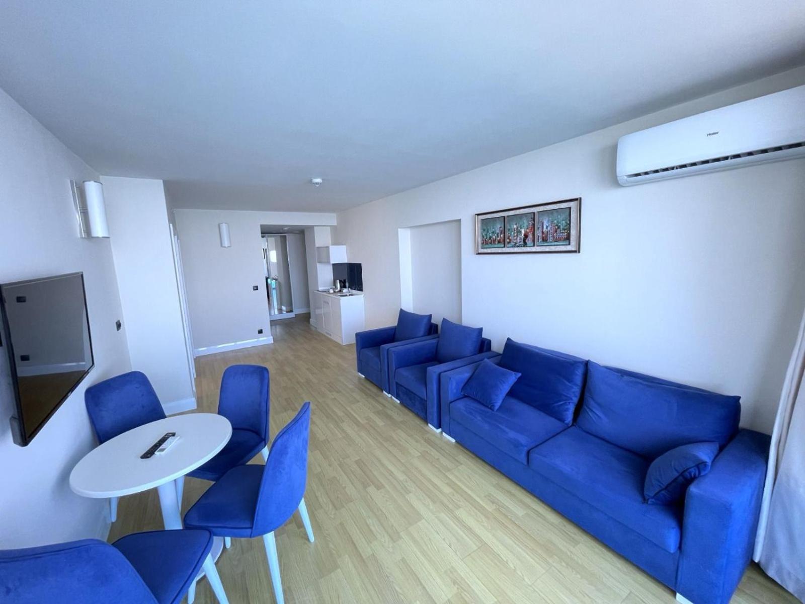 Suites Orbi City Aparthotel Batoemi Buitenkant foto