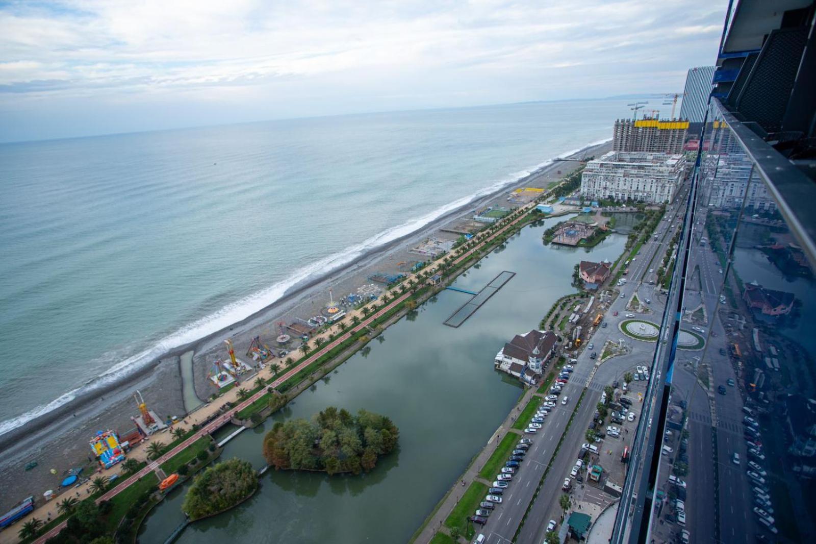 Suites Orbi City Aparthotel Batoemi Buitenkant foto