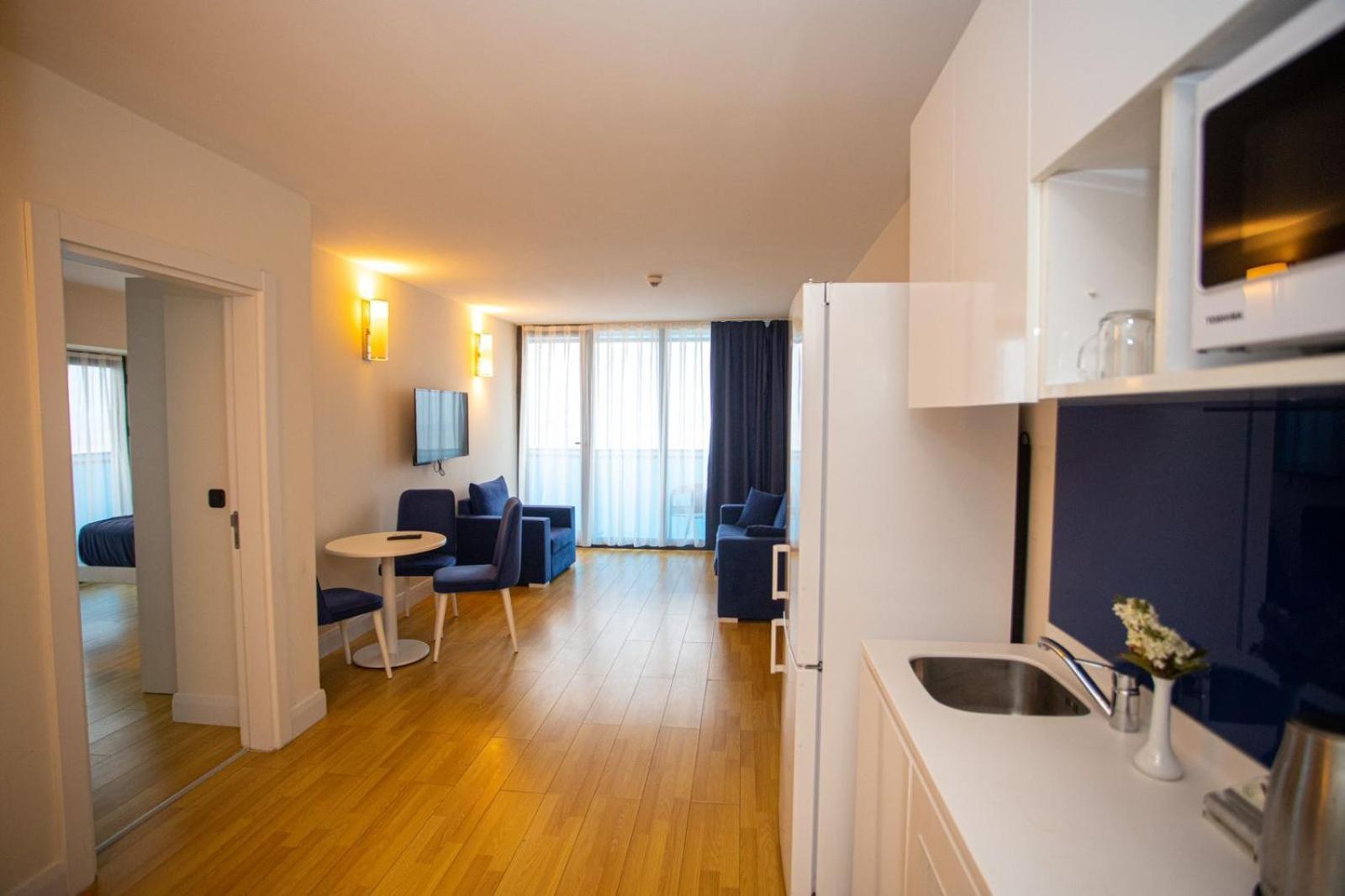 Suites Orbi City Aparthotel Batoemi Buitenkant foto