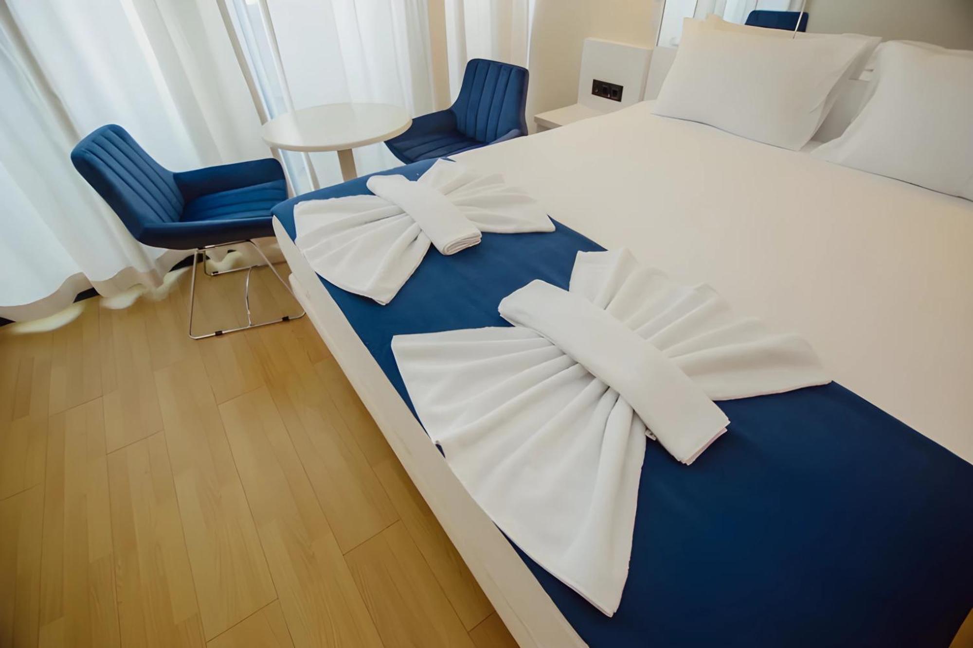 Suites Orbi City Aparthotel Batoemi Buitenkant foto