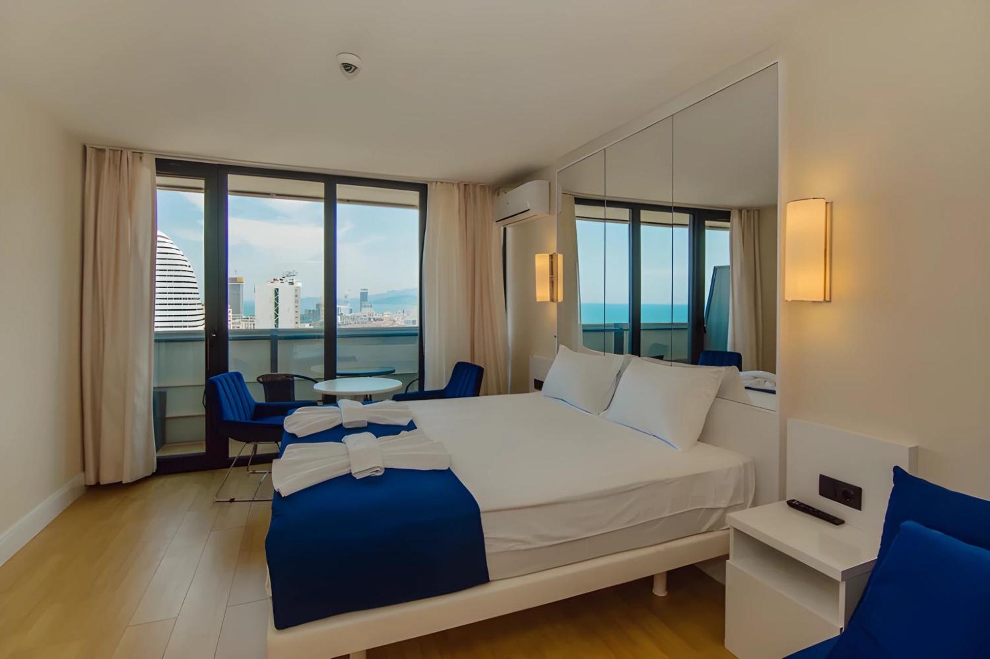 Suites Orbi City Aparthotel Batoemi Buitenkant foto