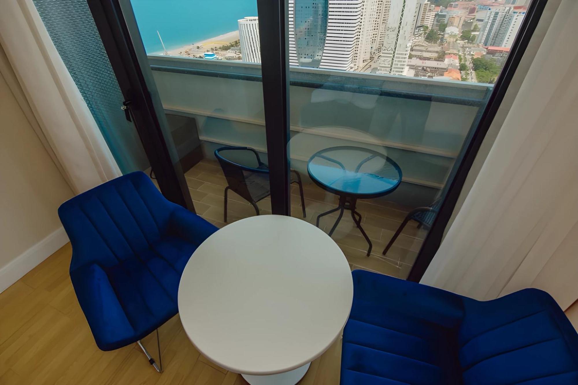 Suites Orbi City Aparthotel Batoemi Buitenkant foto
